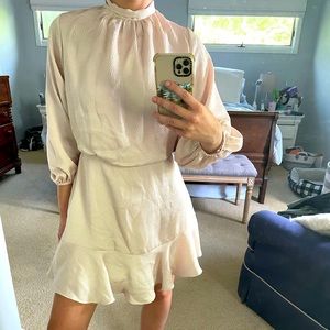 Never worn champagne dress size small Vici